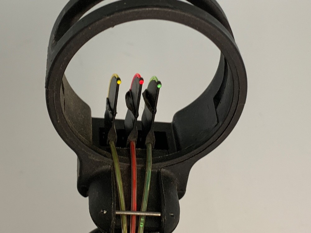 FRED BEAR ADVANTAGE HUNTER COMPOUND BOW w/ QUIVER! ~ 28" 70#