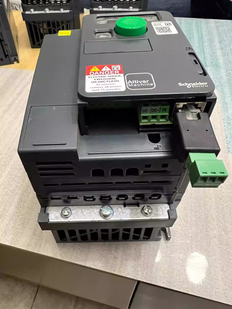 1PCs ATV320U11N4C PLC Frequency Converter