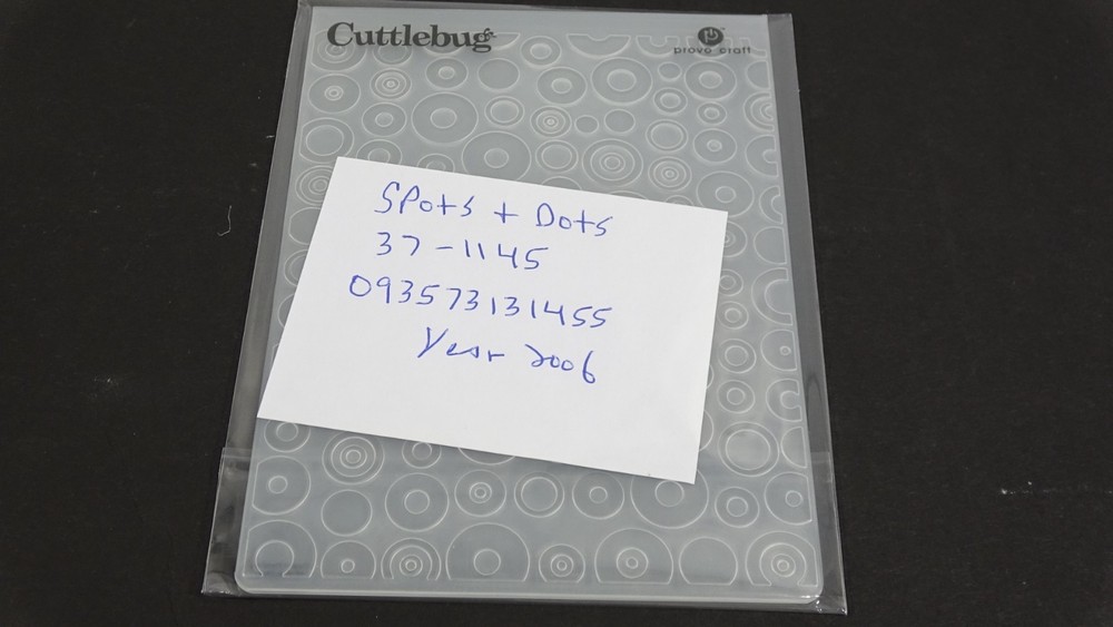 Cuttlebug Provo Craft Embossing Folder Spots & Dots 37-1145