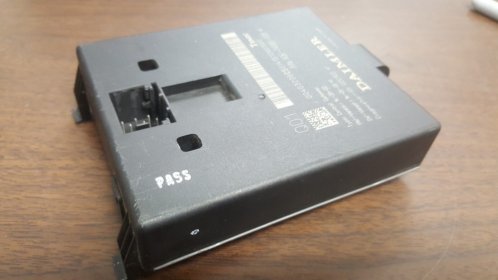 FREIGHTLINER CASCADIA CHASSIC CONTROL MODULE DAIMLER A06- 74995 -008