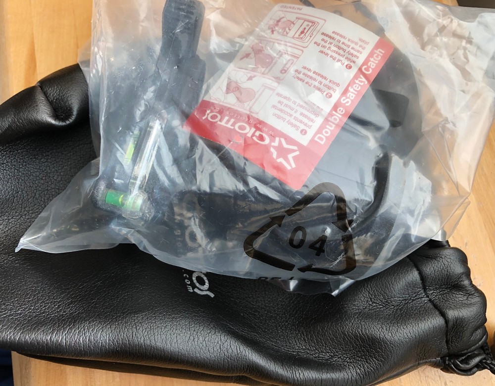 Giottos MH7002 Ballhead with MH630 Quick Release Platform