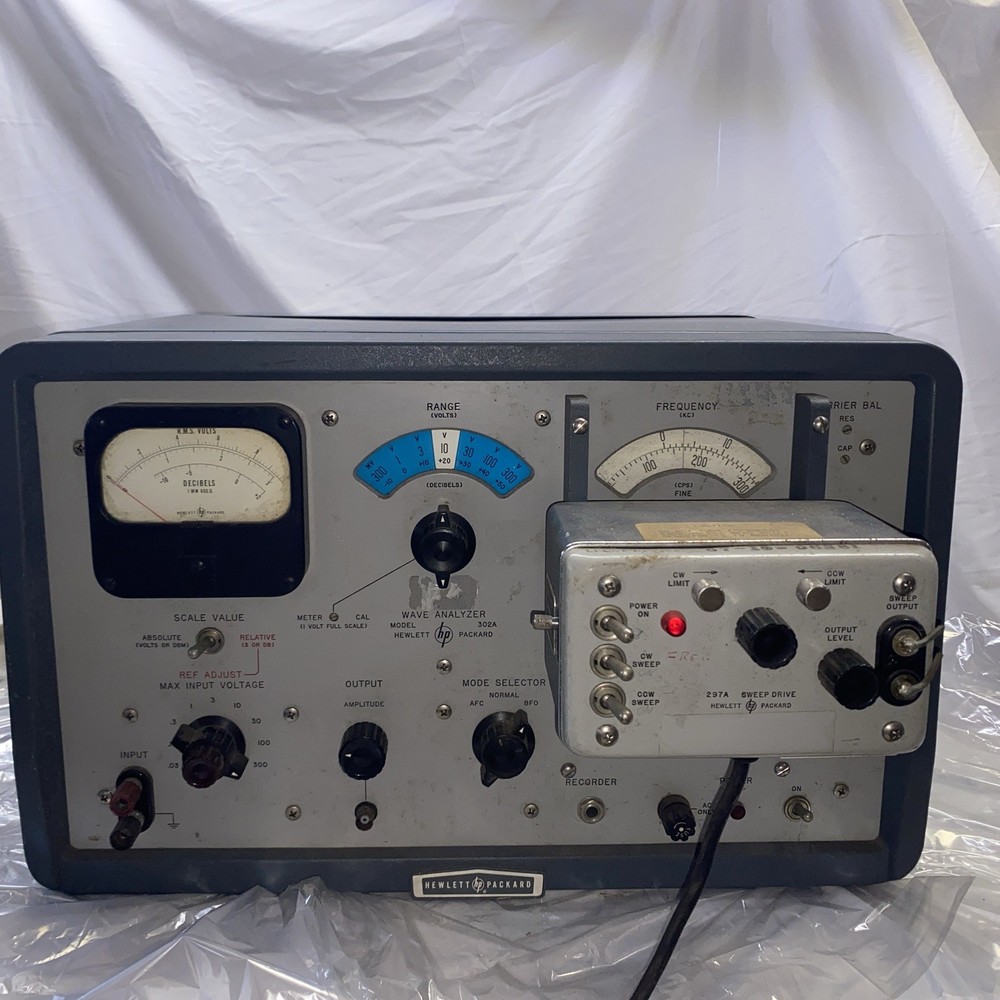 HP Model Hewlett Packard 302A Wave Analyzer  S1