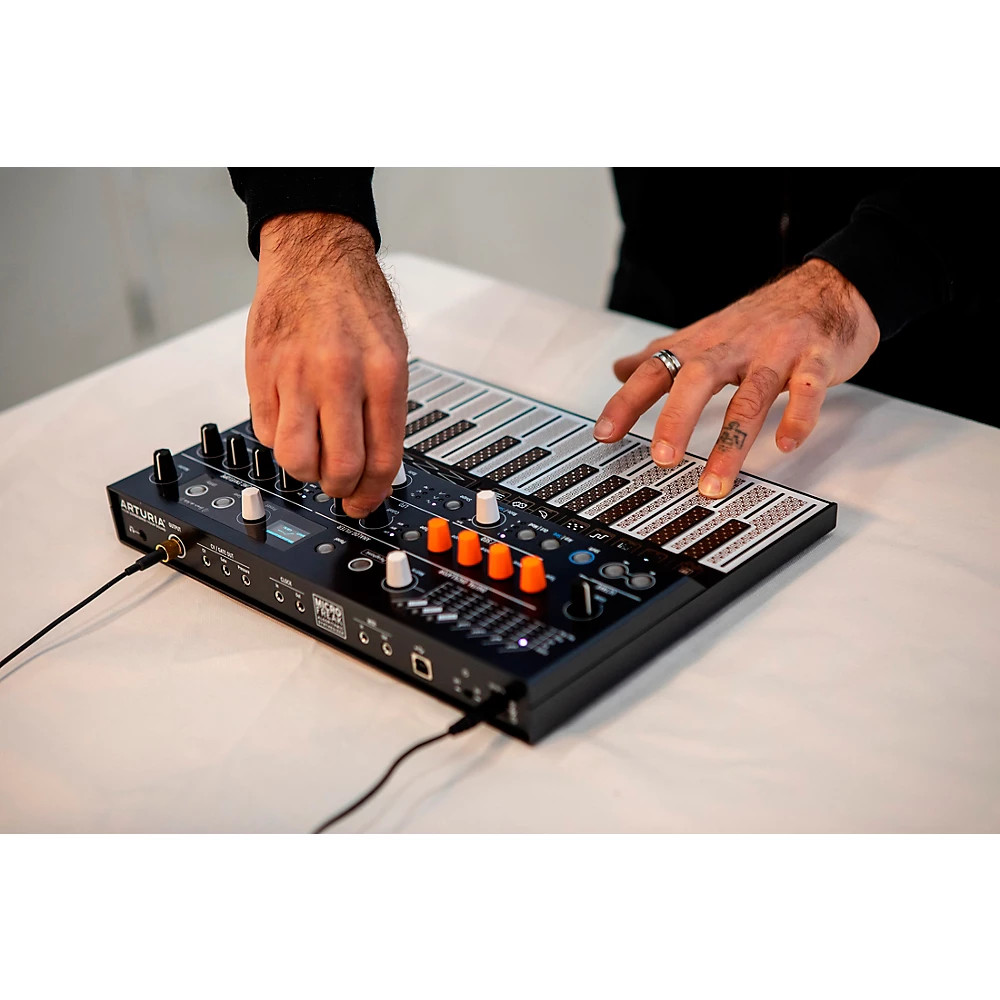 Arturia MicroFreak Hybrid Synthesizer
