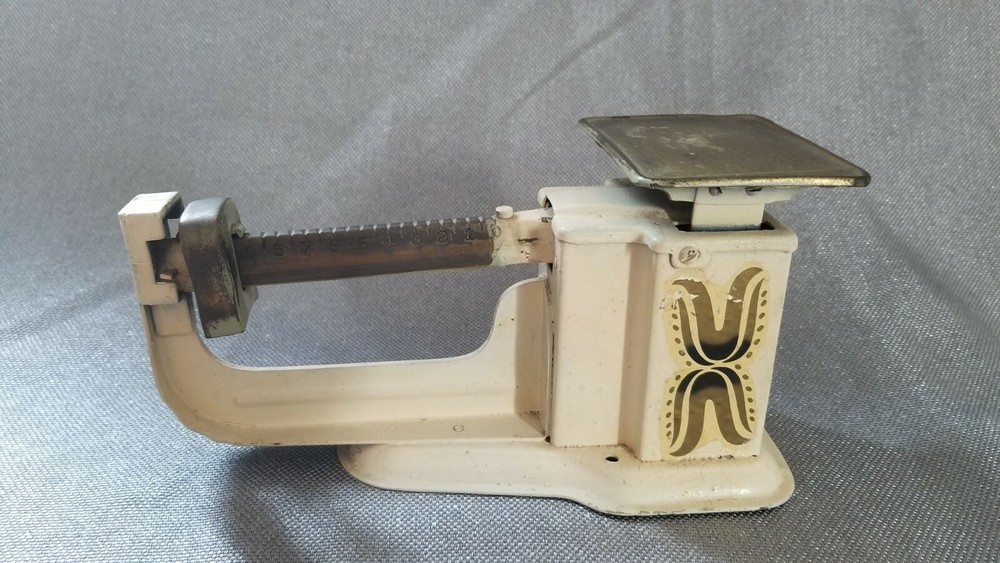 Vintage Metal Weighing Scale