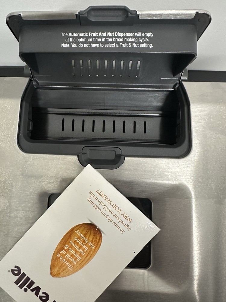 Breville Custom Loaf Bread Maker Automatic Fruit Nut Dispenser