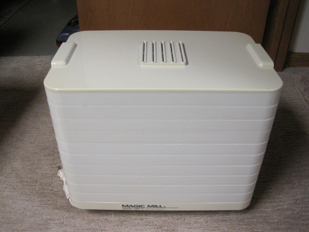 Magic Mill Aire II Solid State Dehydrator 10 Trays 10 Liners Fruit Leather Nice