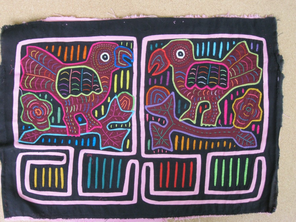 Kuna Native Hand-Stitch Panama Mola E 1342 Parrot Mirror Image
