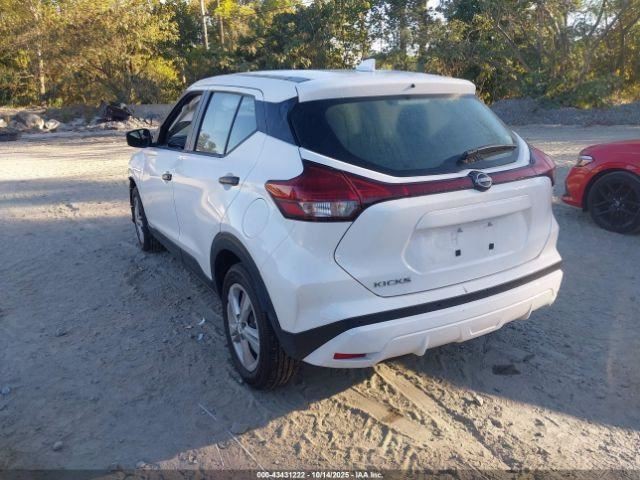 KICKS 2023 Glove Box 4893839