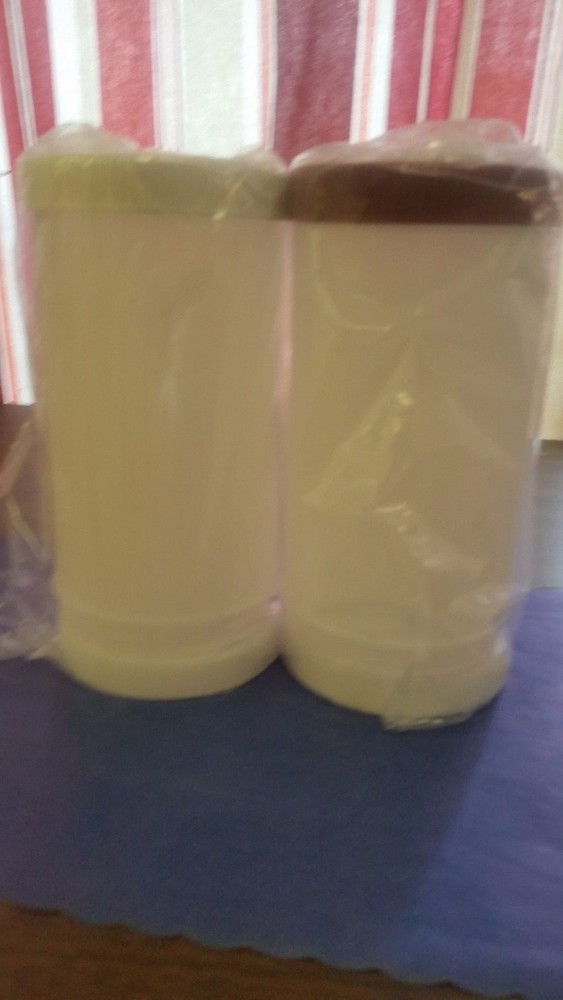 BEVERAGE/JUICE SERVERS 1 QUART PLASTIC CONTAINER PINEAPPLE( 2 EACH ) BROWN/WHITE