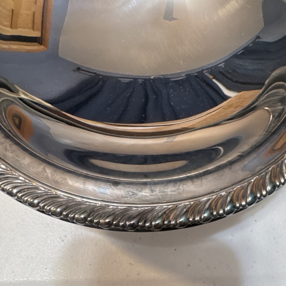Oneida Ltd. Silverplate Bowl with Decorative Edge Post-1940 Elegant Tableware