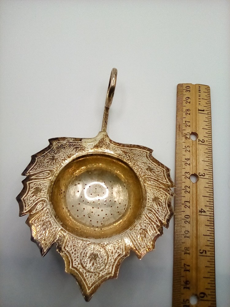 Silverplated, Maple Leaf Design, Engraved, Thumb Hold Handle, Tea Bag Strainer