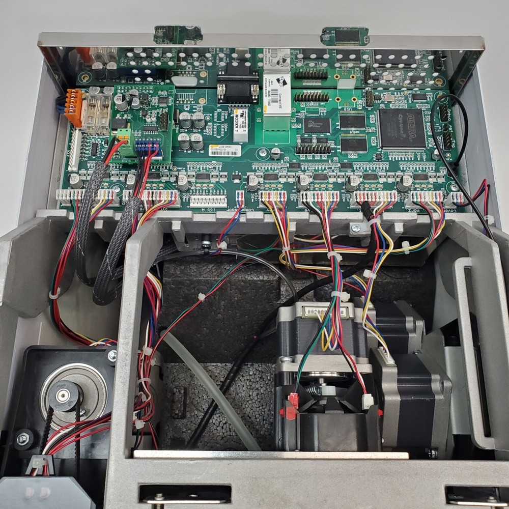 Bruker Holland Spark Autosampler Model 840 Powers On