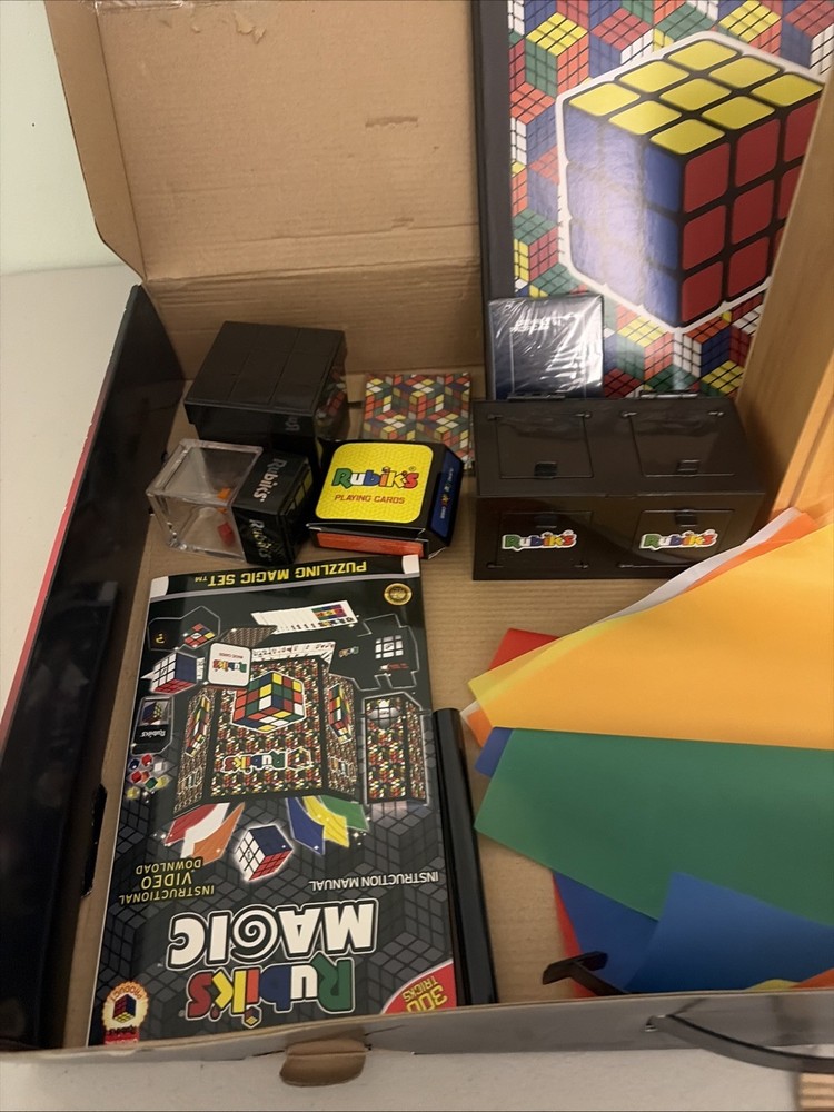 Fantasma Toys Rubik's Perplexing 300+ Magic Tricks Set