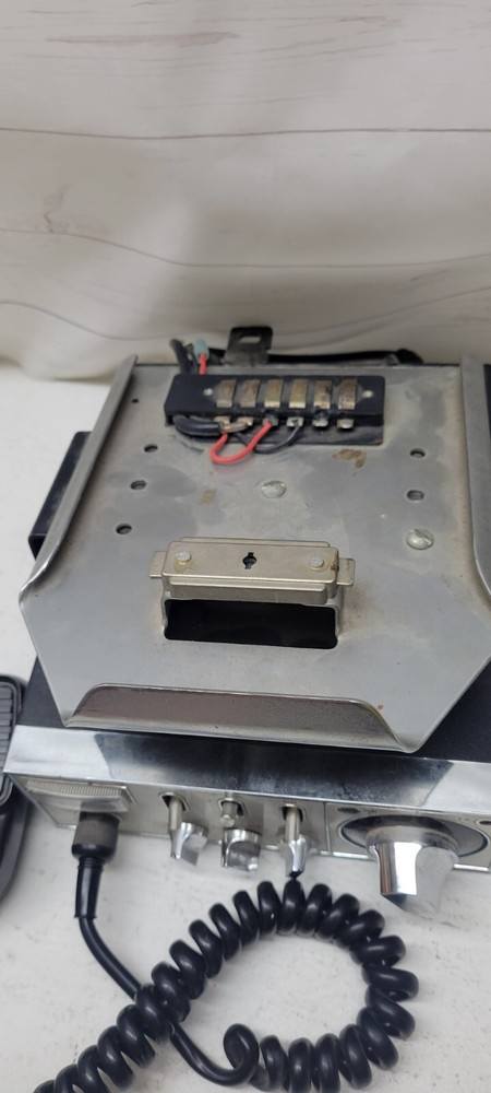 Well W-605 40 Channel CB Transceiver With Mount