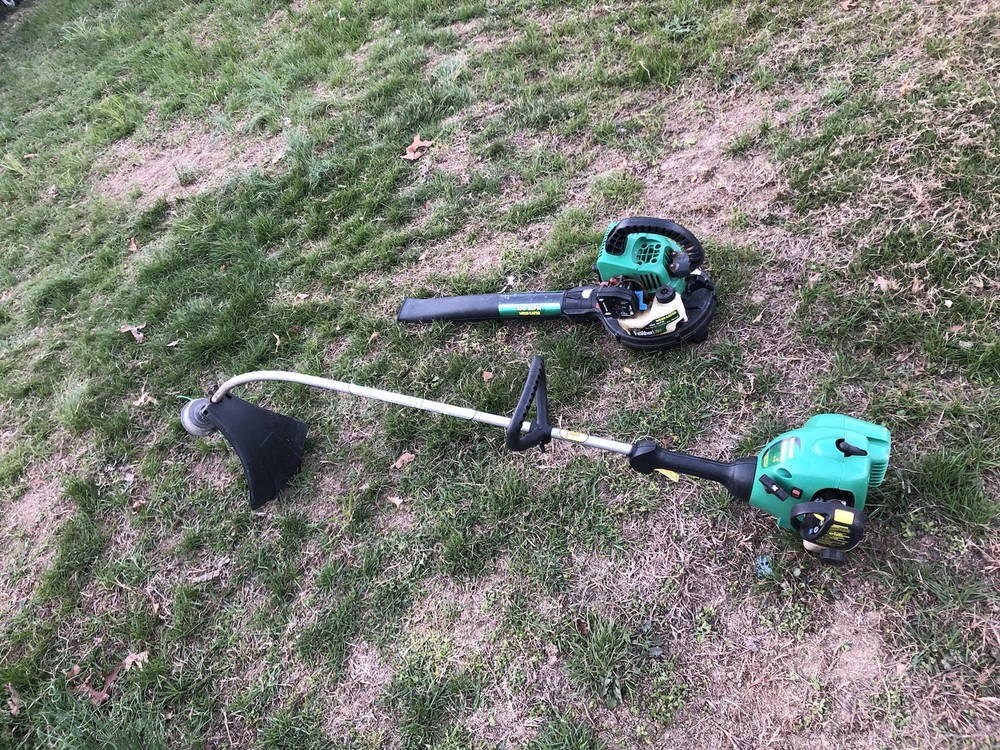 Weedwhacker & Leaf Blower ￼