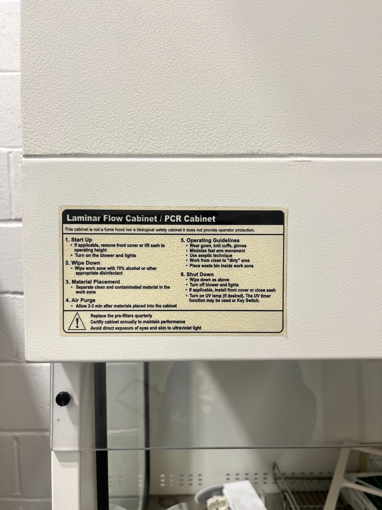 Laminar flow cabinet / PCR Workstation