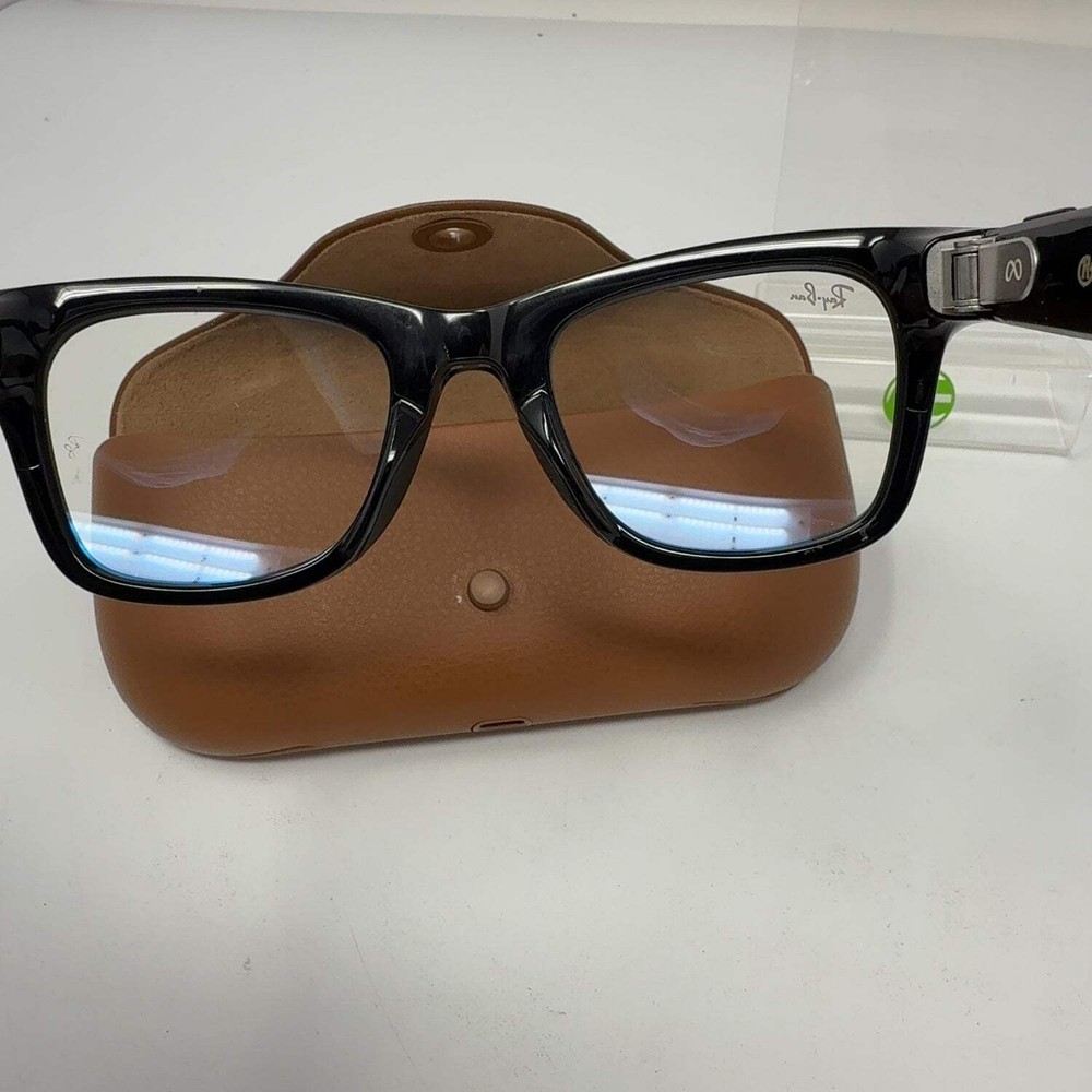 RayBan Meta Wayfair Glasses w/Case