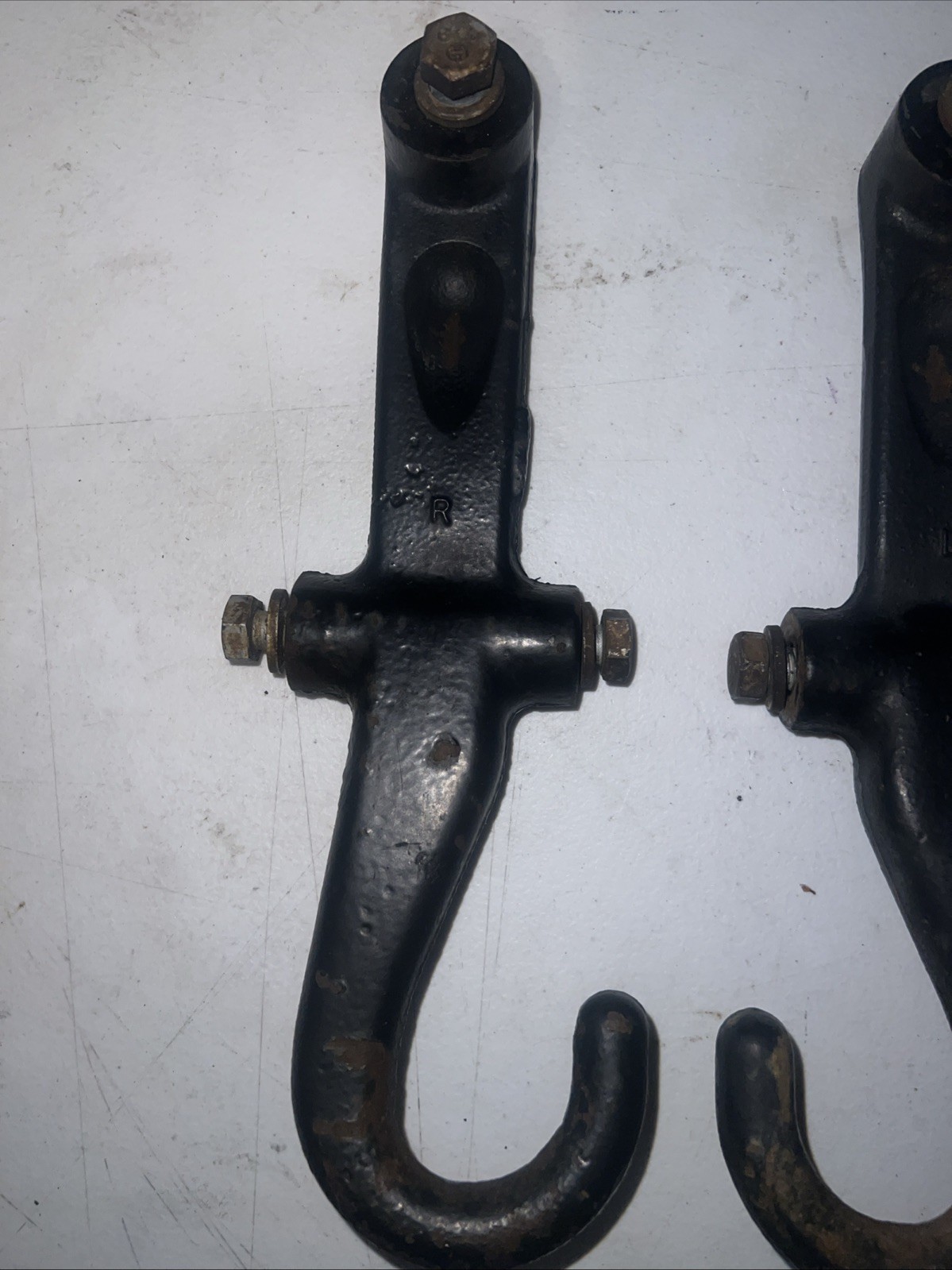 99-06 Silverado Sierra 2500 3500 HD Front Tow Hooks Recovery pair