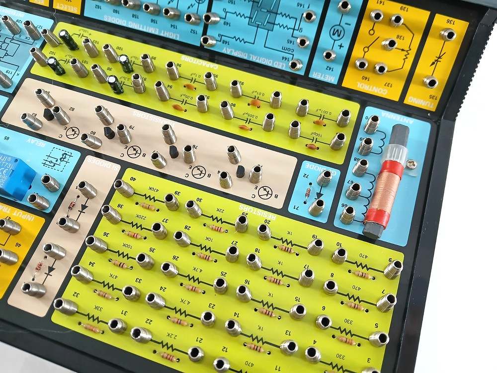 Maxitronix ELECTRONIC LEARNING LAB With 200 Educational Wiring Projects COMPLETE