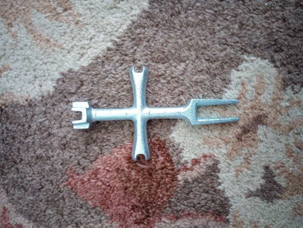 IRWIN Drain Removal Plug Wrench