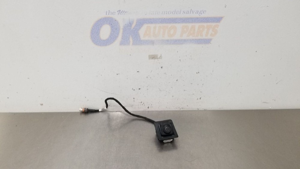22 CHEVY CAMARO REAR VIEW CAMERA 84761383
