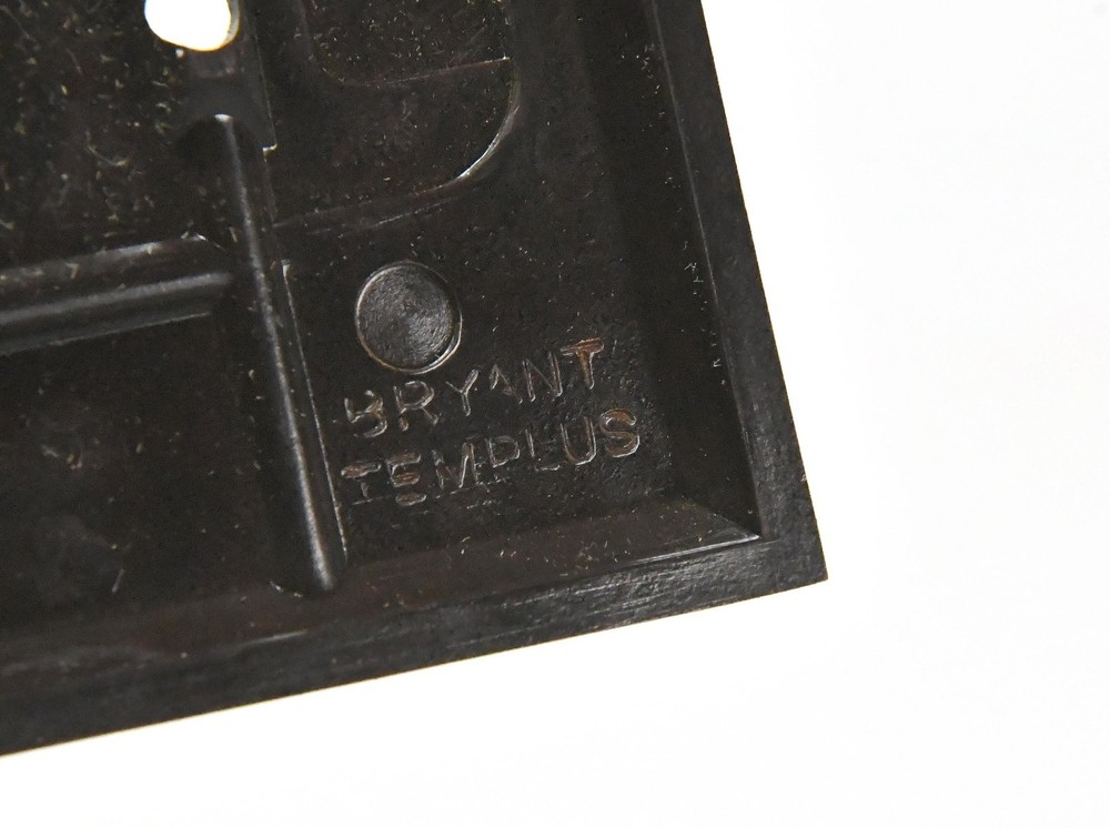 VINTAGE BRYANT NOS PUSH BUTTON BROWN PLASTIC/BAKELITE COVER SWITCH PLATE