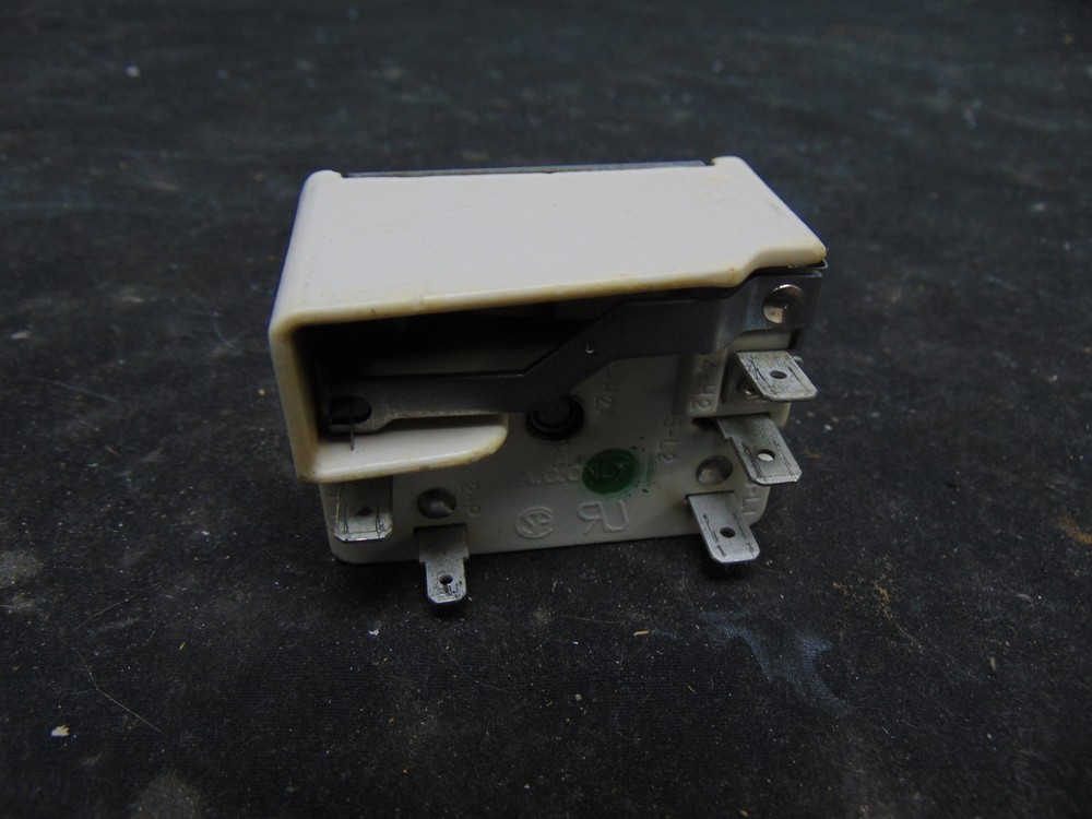 GE Electric Range JBP80B0H2BB Infinite Control Switch WB24T10027