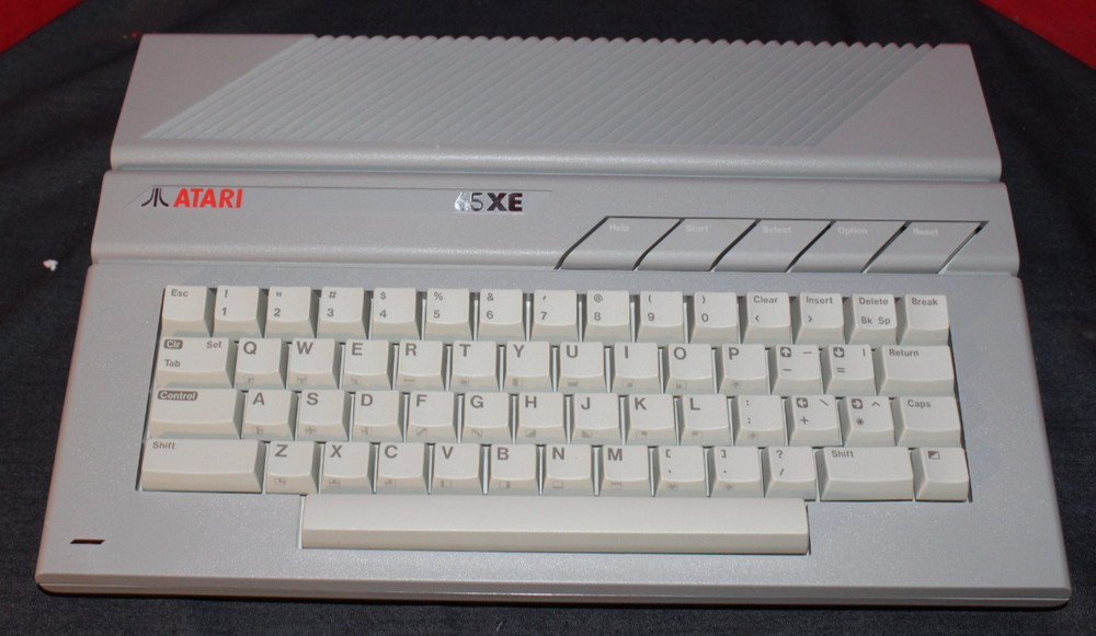 Atari 65XE Personal Computer Tested Working w/ Games and Cables AO4077664