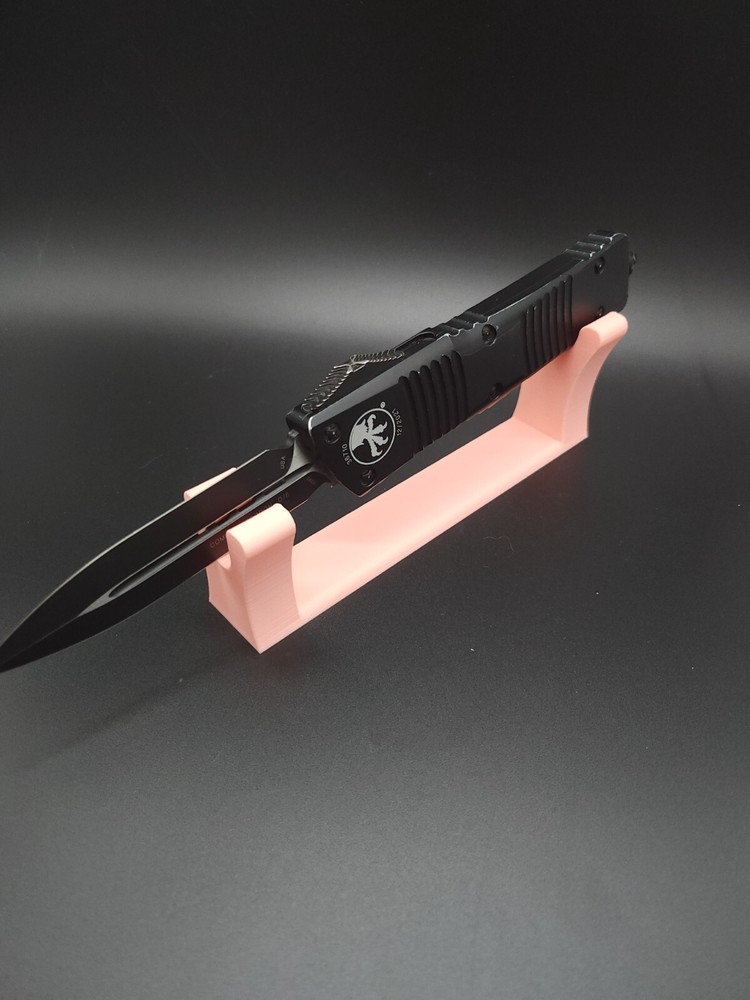 Pink Universal knife display stand