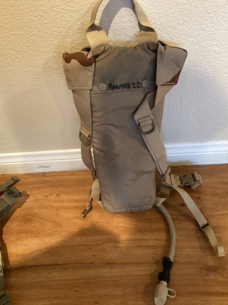 MOLLE II MODULAR LIGHTWEIGHT LOAD -CARRYING BACKPACK & CAMELBAK HYDRATION PACK