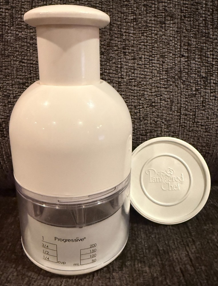 Pampered Chef Push Function Food Chopper - White EUC