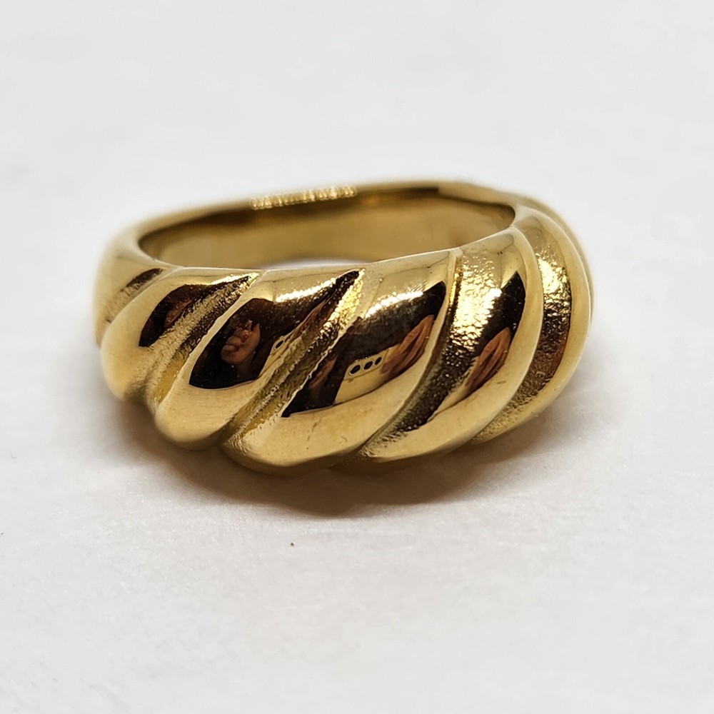 Fashion Ring Gold Tone Twist Shell Size 6