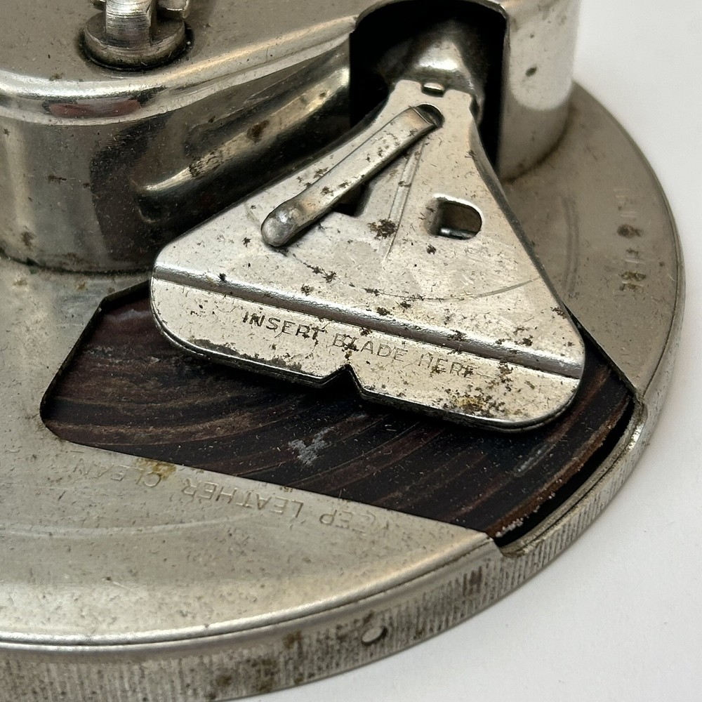 Antique 1920s Kriss Kross Stropper Razor Blade Sharpener w/ Box
