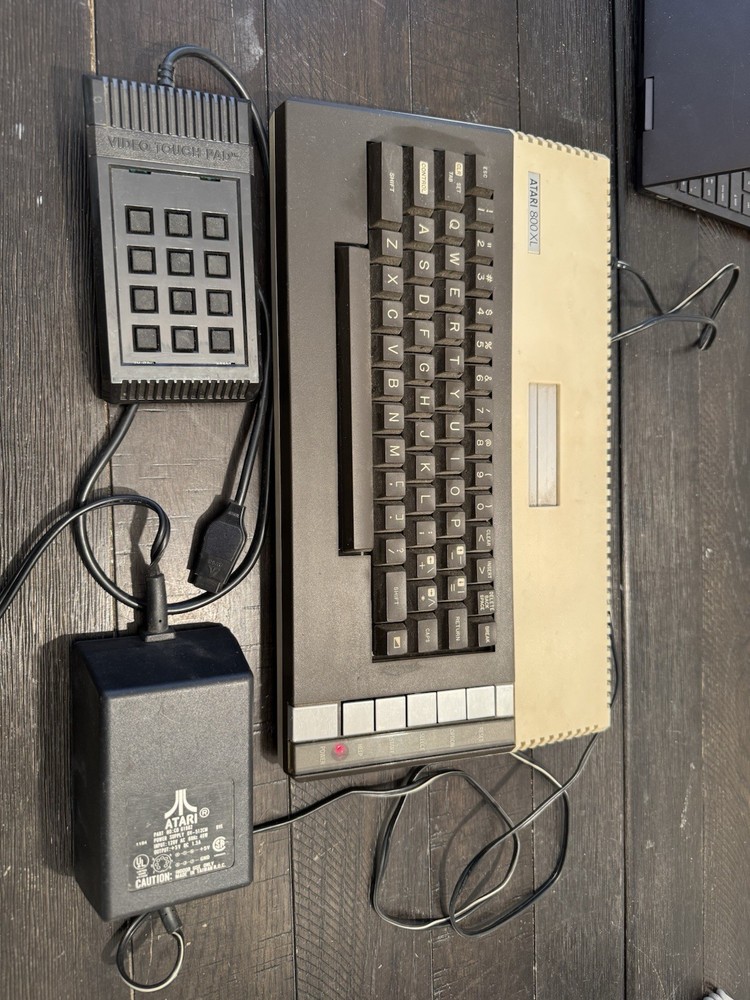 Vintage Atari 800XL Home Computer
