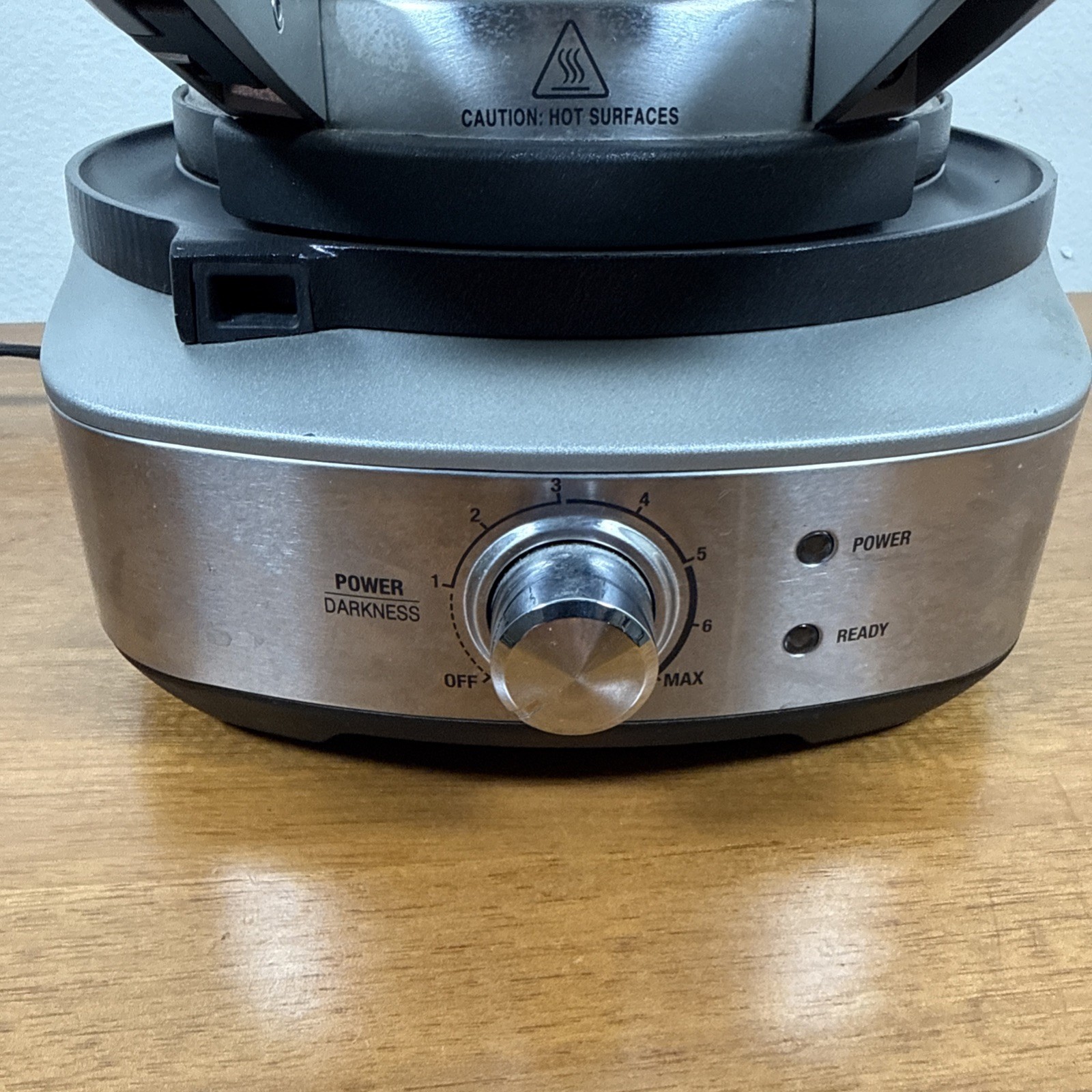 Breville BWM520XL No-Mess Round Waffle Maker Brushed Stainless Steel 7 Settings