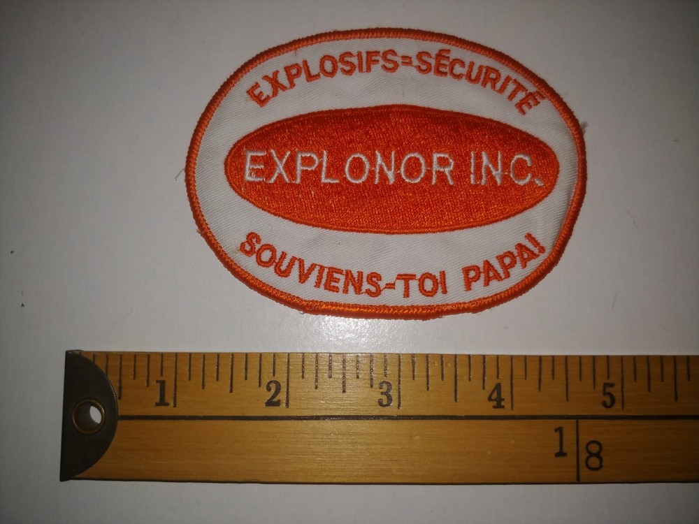 * 1 RARE MINES MINING EXPLOSIVES DYNAMITE COMPANY EXPLONOR QUEBEC PATCH CREST  *