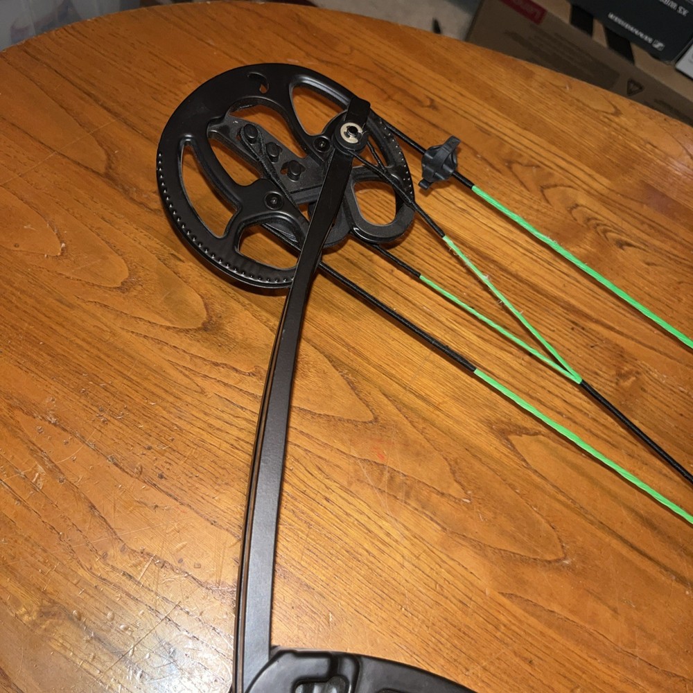 Barnett Archery Black Vortex Compound Bow w/ 3 Pin Sight Read