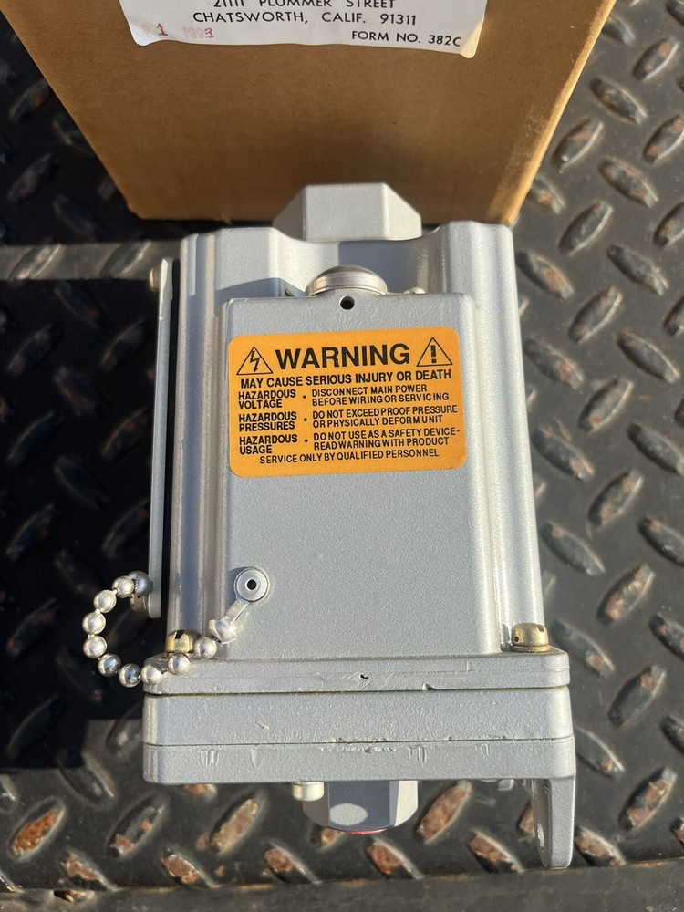Instrument Air Switch Model 6860G0
