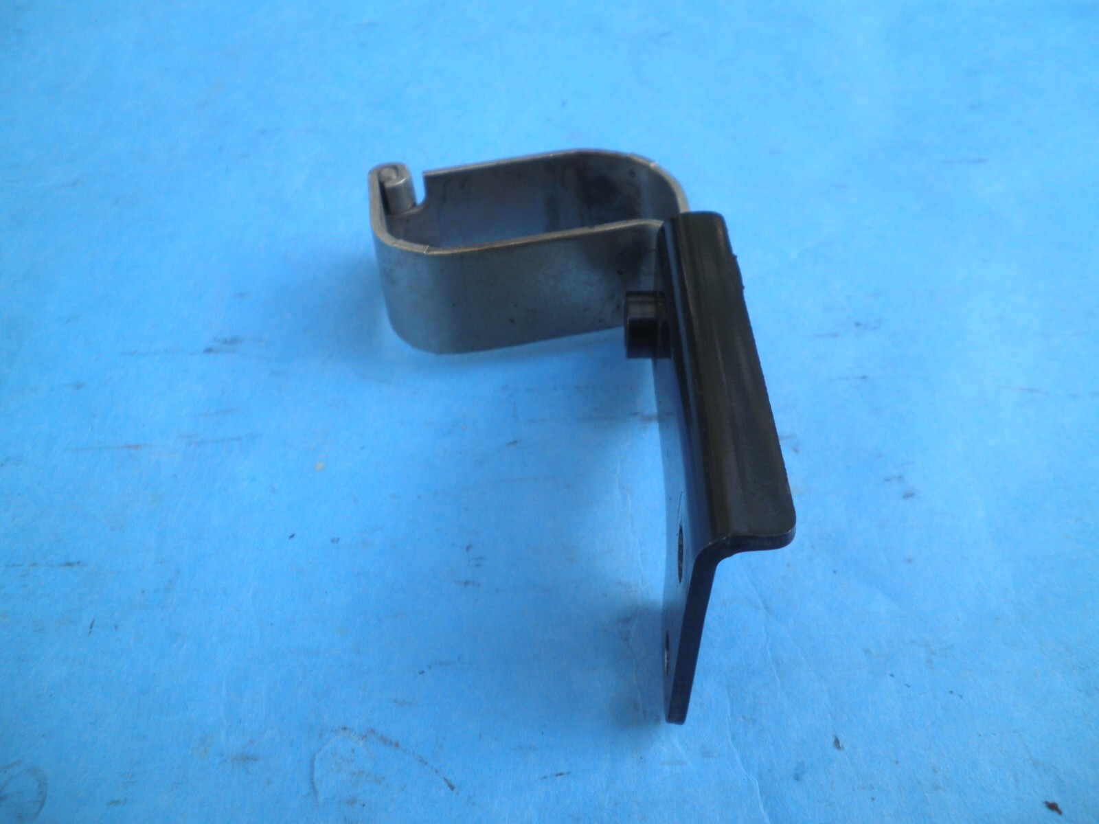 2009-2024 HARLEY OEM TOURING FLHT FLHX CROSSOVER EXHAUST MOUNTING CLAMP BRACKET