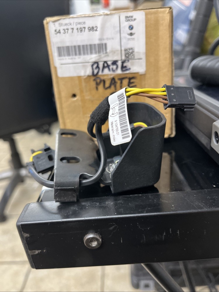 BMW 2007-2020 - Base Plate Right side