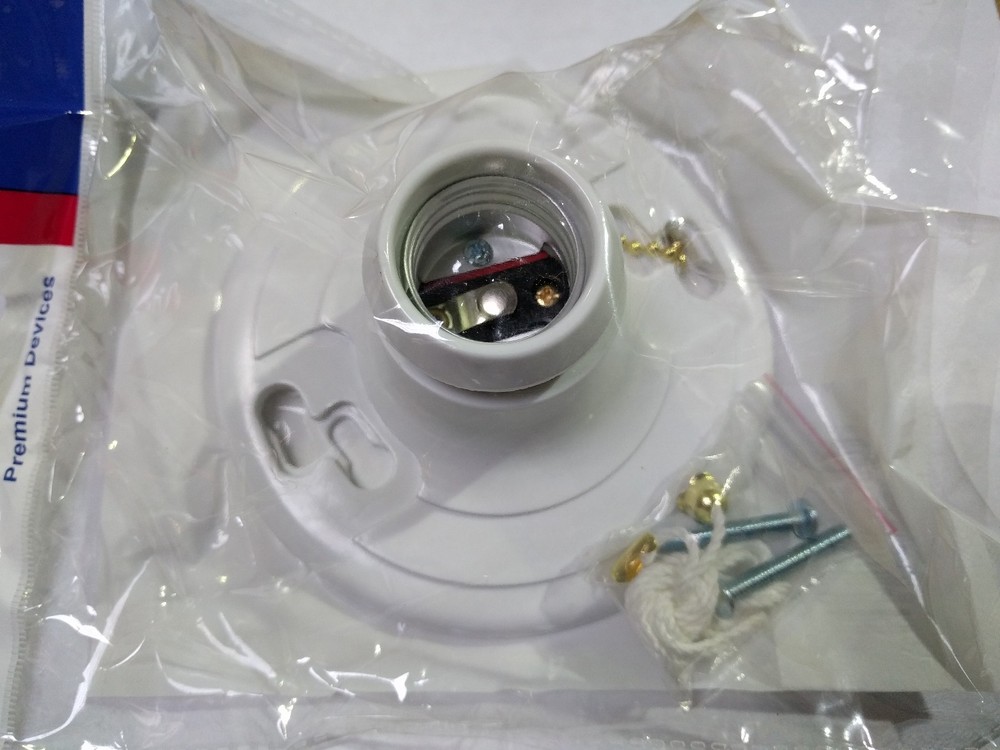 (50 pc) Plastic Keyless Ceiling Lampholder Fixture w/ Pull Chain Contractor Case