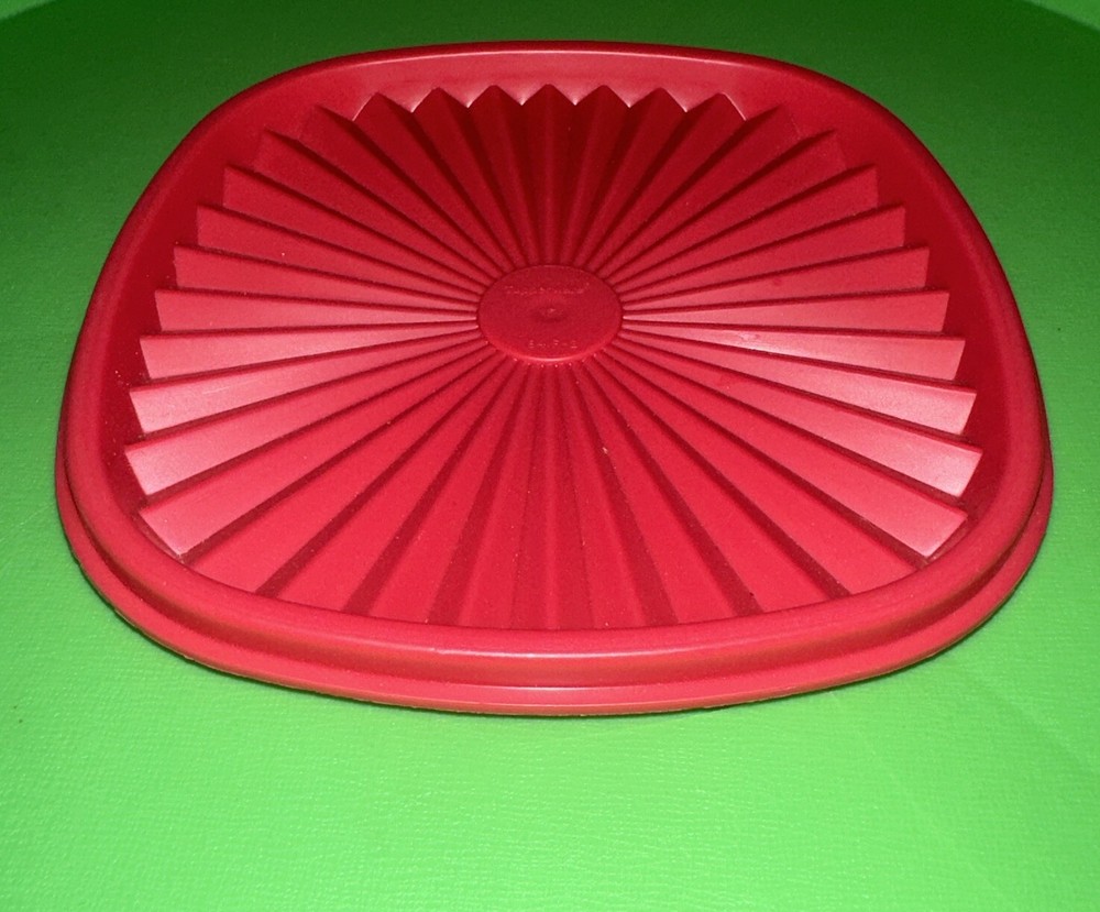Tupperware Red SQUARE 6 1/2” SERVALIER REPLACEMENT LID # 841F-2