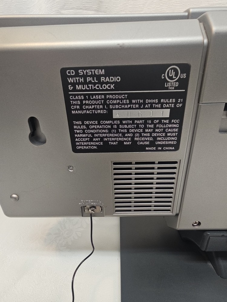 VTG Brookstone CD system PLL radio multi-clock, model BR-200 model W/Remote