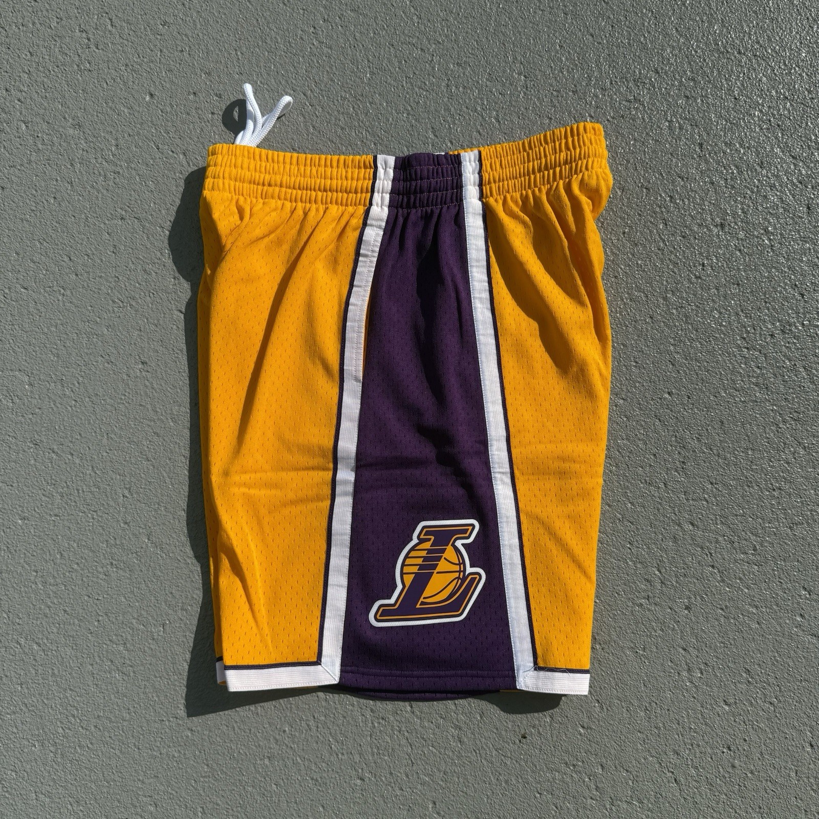 Men's Mitchell & Ness Los Angeles Lakers NBA Swingman Shorts 2009 Large
