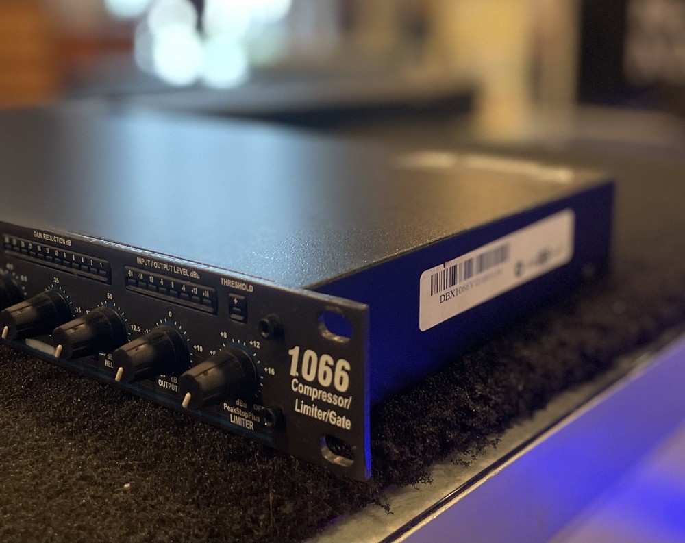 DBX 1066 Compressor / Limiter / Gate 2 Channel Rack Effect Unit w/ Power Cable
