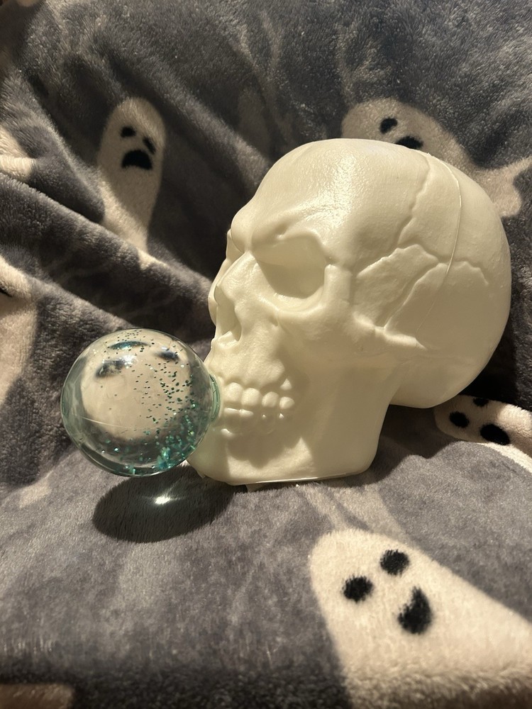 Skull Blowing Bubble Gum Snow Globe!