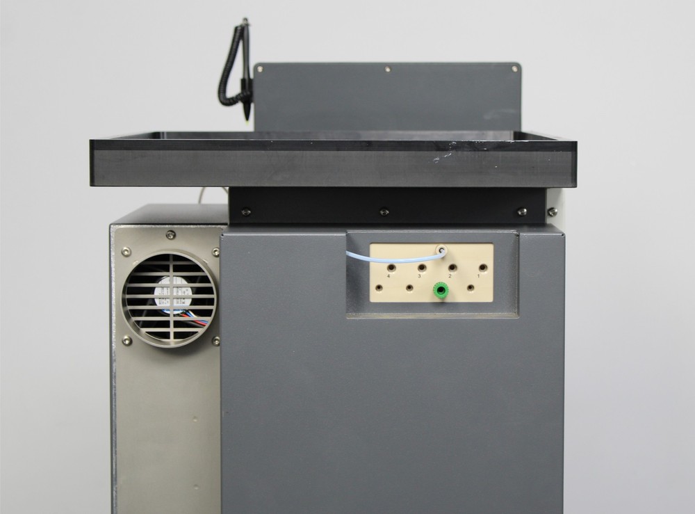 BUCHI Pure C-810 Flash Chromatography System with Racks