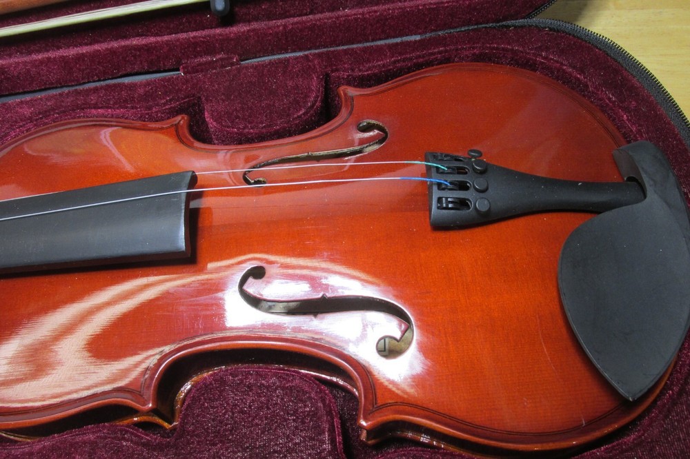MENDINI by CECILIO VIOLIN w/ BOW, CASE, TUNER & NEW STRINGS