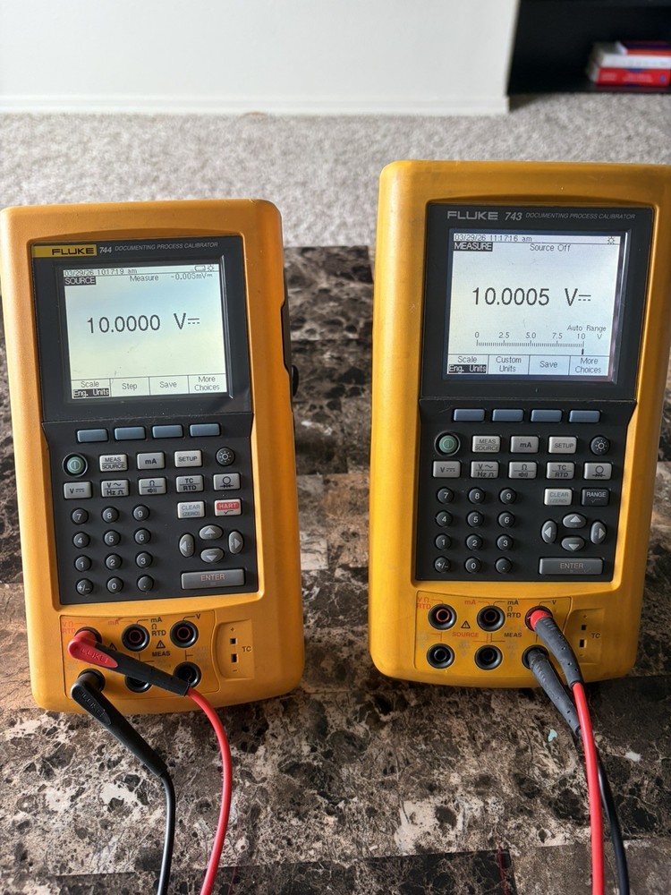 Fluke 743 Documenting Process Calibrator