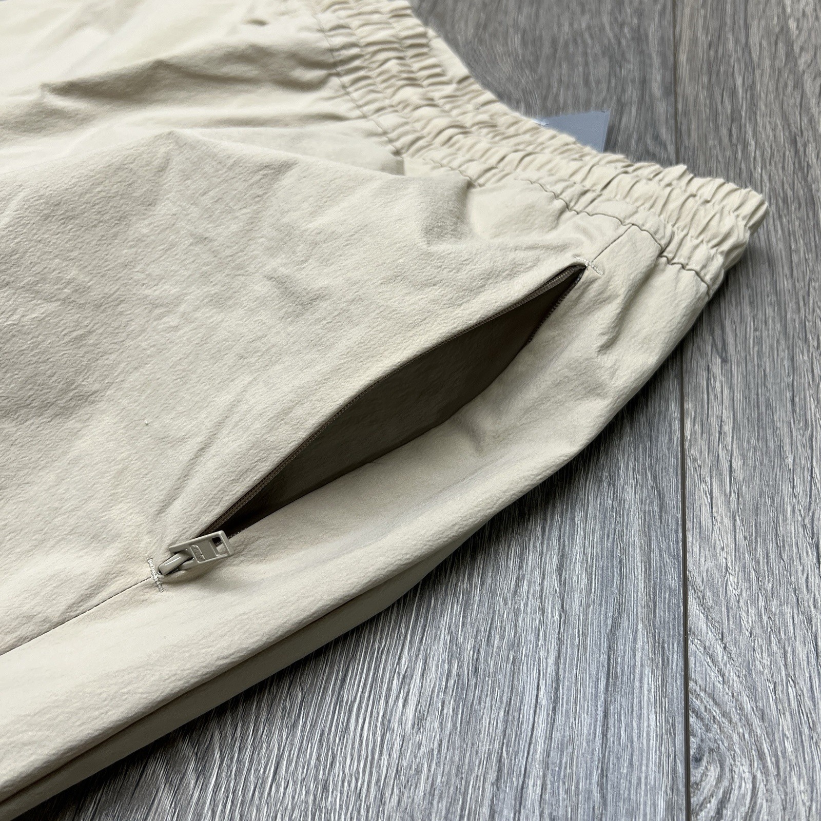 New Balance Shorts Sz Large Mens Light Brown Woven 5" Athletic Stretch $60